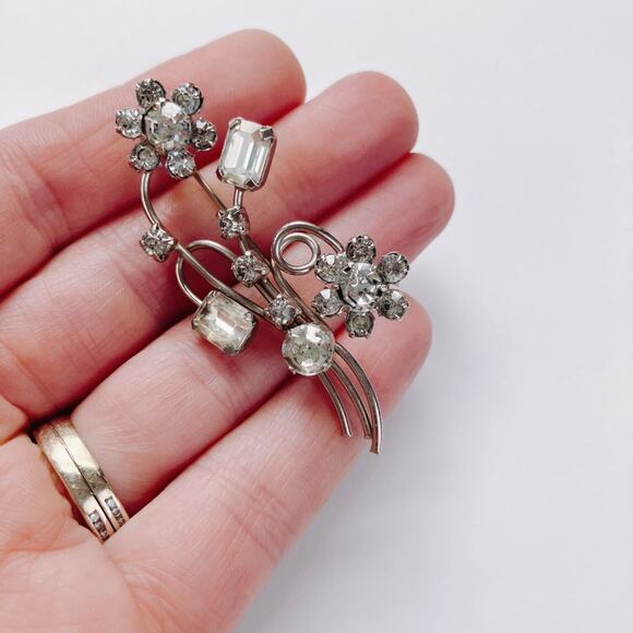 Delicate VTG Mid Century Austrian Brooch, Clear Rhinestones Floral 1950s Jewelry - Picture 3 of 10